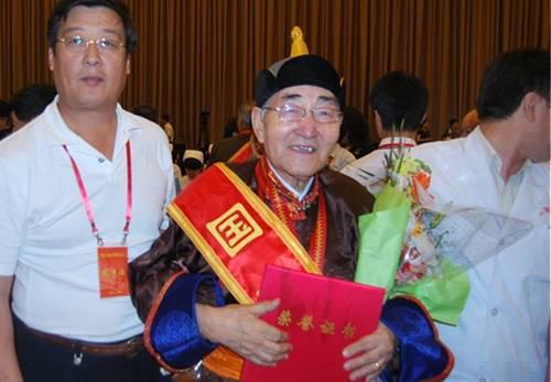 策·苏荣扎布(2009年,首届国医大师)