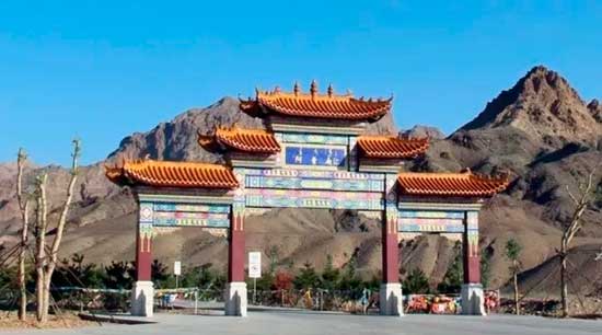 阴山中的阿贵庙